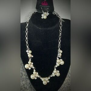 Paparazzi Silver and Cream Pearl Necklace
